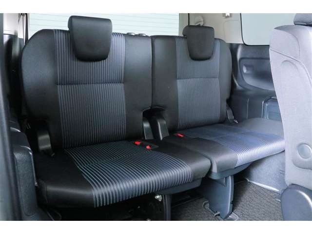 シートアレンジ多彩です！しかも簡単操作でアレンジできます♪　人を乗せる、荷物を載せる、仮眠を取るなど様々な用途にご利用できます！