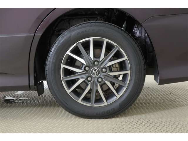 純正16AW！タイヤサイズは205/60R16になります！