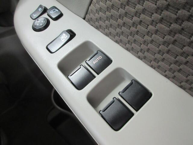 パワーウィンドウは運転席のスイッチのみオート機能も装備されております。