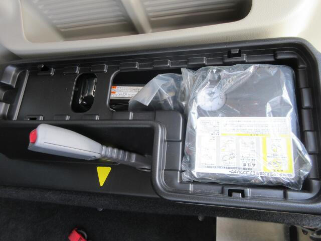 車載工具パンク修理キットございます。