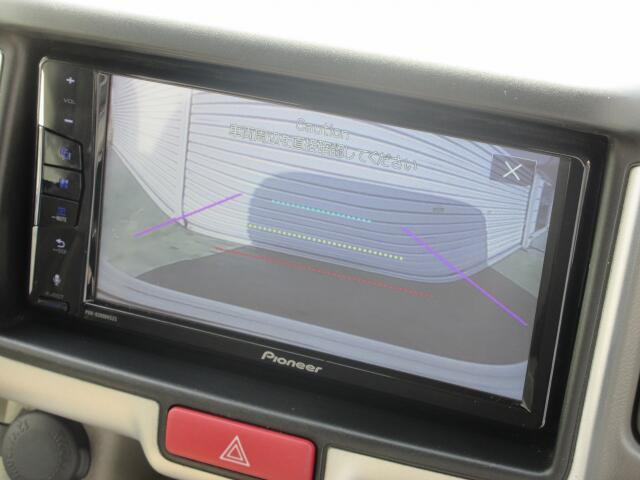 バックカメラも装備しています。気になる後ろの見通しや車庫入れにも大活躍！運転が困難な場所でもしっかり