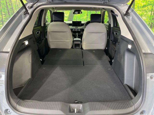 後席を格納すると、これだけの広さが！シーンに合わせたシートアレンジで、大きな荷物も積むことが出来ます♪