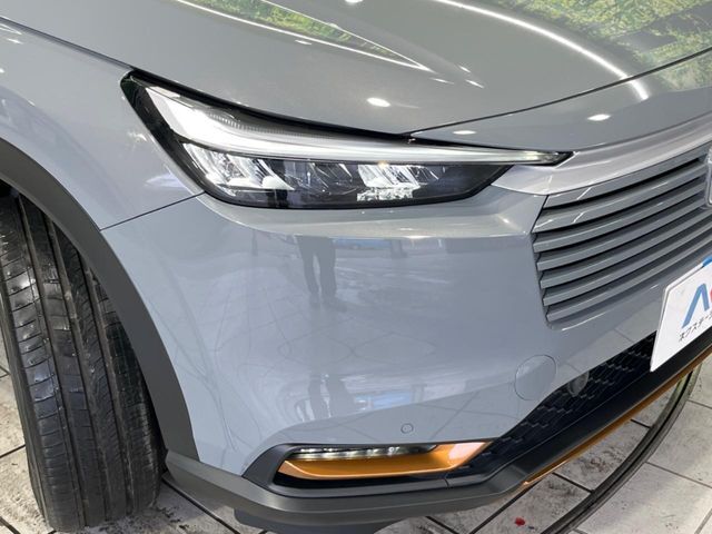 【LEDヘッドライト】悪天候や夜間走行時も良好な視界を確保し安心して運転できる高輝度LEDヘッドライトを装備！点灯速度が早く、消費電力も抑えられています。
