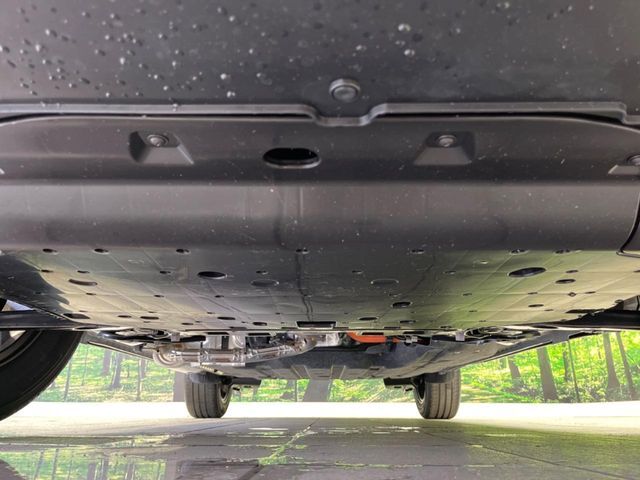 お車を安心してお乗りいただく為には、足回りの定期点検が欠かせません。サービスサポート（有償保証）では無料点検もご提供しており、安心のカーライフをお過ごしいただけるサポート体制が整っています。