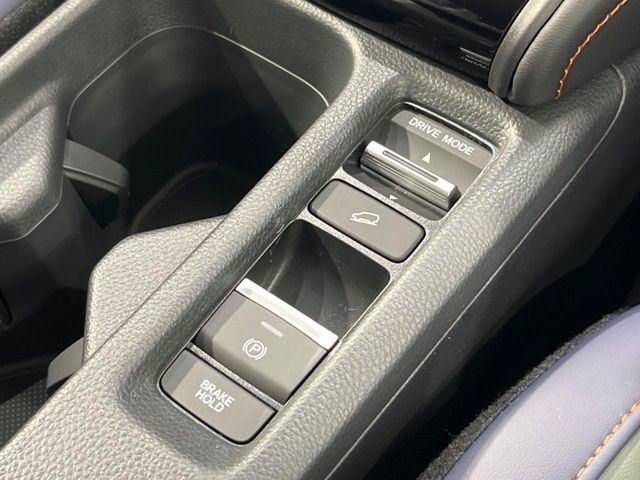 【オートブレーキホールド】信号待ちや渋滞で停車時にブレーキから足を離しても、停止状態を保持してくれます。前進するときはアクセルを踏めば自動で解除されるので安心♪街乗り運転が楽になります♪