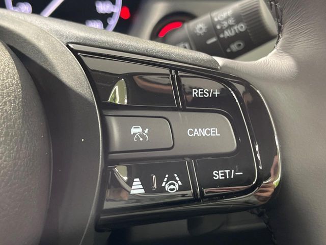 【アダプティブクルーズコントロール】高速道路での長距離走行が楽に！！自動で速度を保つクルーズコントロールが、衝突軽減システムと連携し、前方の車両を感知して車間を保つように速度調節してくれます！！