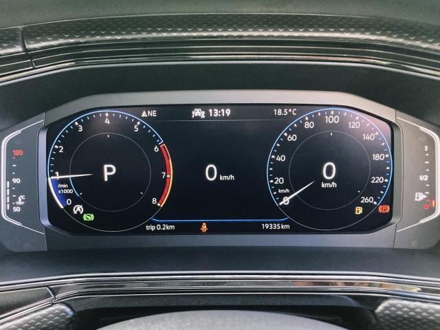 液晶式メーター「デジタルコクピットプロ」を装備、必要な多くの情報が大画面に表示され、快適なドライブに役立つアイテムです。