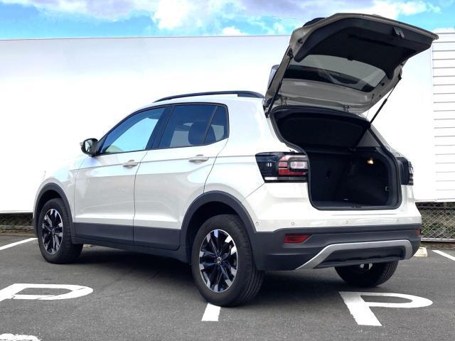 バックドアが大きく開きますので、荷物の積み下ろしもしやすいです。