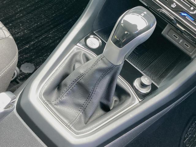 デュアルクラッチ7速DSGミッションはとても滑らかに、一瞬で変速します。エンジンのトルクもあるのでとても快適に走れます。