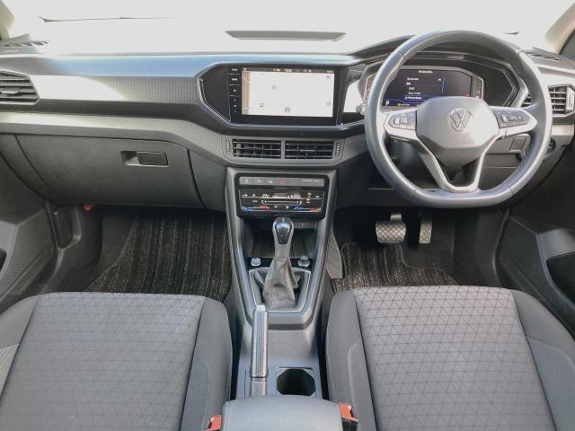 スイッチ類はシンプルかつ操作しやすいように配置されています。