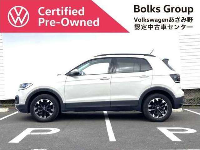 人気コンパクトSUV、Tクロスお買い得モデル入庫いたしました。TSIアクティブ、セーフティ＆テクノロジーフルオプションパッケージ、車検整備付きでオススメの1台です。詳細などお気軽にお問い合わせください