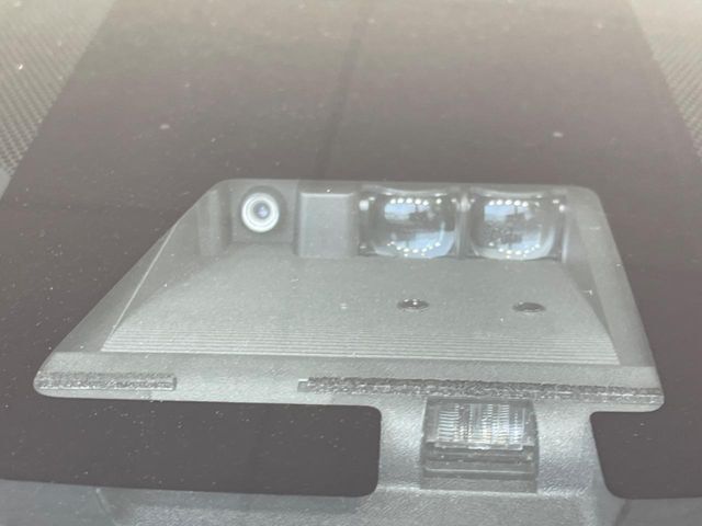 【トヨタセーフティセンス】走行中に前方の車両等を認識し、衝突しそうな時は警報とブレーキで衝突回避と被害軽減をアシスト。より安全にドライブをお楽しみいただけます。
