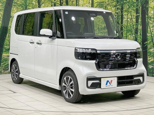 大好評のボディコーティング「弾スプラッシュコート」もご納車までに施工可能。通常のガラスコートと異なる、耐久年数6年の無機質ガラスコーティングが、ボディをキレイな状態に保ってくれます。