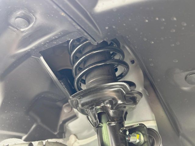 お車を安心してお乗りいただく為には、足回りの定期点検が欠かせません。サービスサポート（有償保証）では無料点検もご提供しており、安心のカーライフをお過ごしいただけるサポート体制が整っています。
