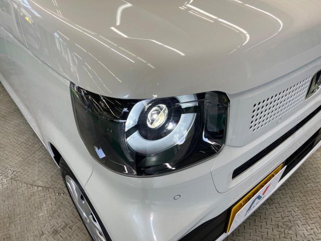【LEDヘッドランプ】長寿命かつ視認性に優れたLEDヘッドライト。明るいLEDは暗い夜道でも安心です。ヘッドライトの劣化を防ぐコーティングの施工も承りますので、担当スタッフにお気軽にお申し付け下さい。