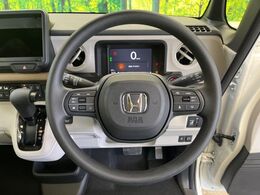 【ホンダセンシング】衝突軽減ブレーキ、車線逸脱抑制、誤発進抑制機能などの予防安全機能をセットで装備。さらにアダプティブクルーズコントロール、オートハイビーム機能が快適なドライブをアシストします。