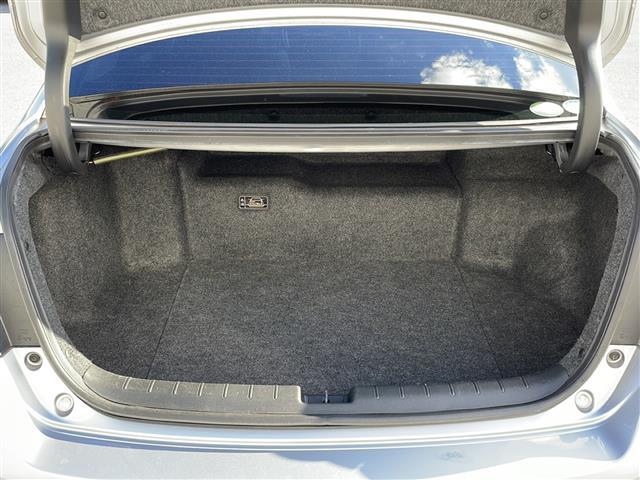 【トランク】積み込みやすくて、たっぷり積める荷室です。シートアレンジできるものは、乗車人数と荷物の量や大きさによってシートを動かすことができるので、より快適なドライブが可能です！