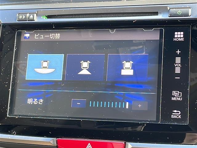 【バックモニター】後ろのカメラの映像をモニターに映し出すことができます！後方の見えない死角や、障害物との距離感をしっかり確認することができます！駐車が苦手な方におすすめです。