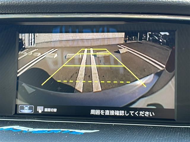 【バックモニター】後ろのカメラの映像をモニターに映し出すことができます！後方の見えない死角や、障害物との距離感をしっかり確認することができます！駐車が苦手な方におすすめです。