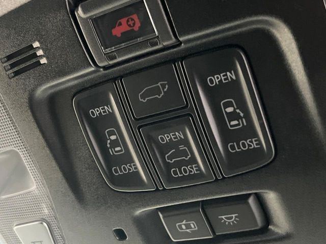 【両側パワースライドドア】スマートキーや運転席のスイッチで後席両側スライドドアの開閉が可能♪電動だから力を入れてドアを開ける必要が無く、小さなお子様でも簡単に開け閉めでき快適です♪