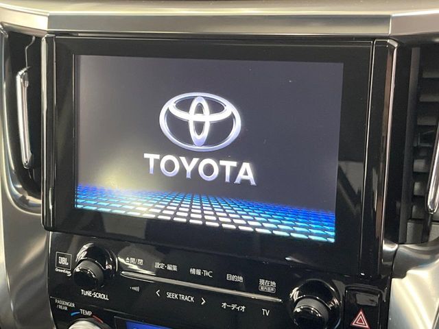 【メーカー純正ナビ】インテリアに溶け込むスタイリッシュな「専用設計」メーカーナビを装備♪視認性や操作性など基本性能にも優れ、より上質なカーライフをお楽しみいただけます。