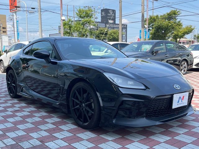 大好評のボディコーティング「弾スプラッシュコート」もご納車までに施工可能。通常のガラスコートと異なる、耐久年数6年の無機質ガラスコーティングが、ボディをキレイな状態に保ってくれます。