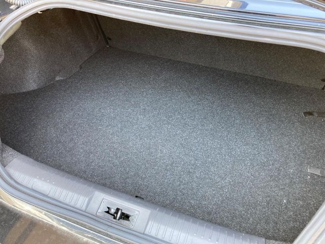 積み下ろしのしやすいデッキにはたっぷりと荷物を積み込んでいただけます。遊びから仕事まで、様々なシーンで頼れます♪