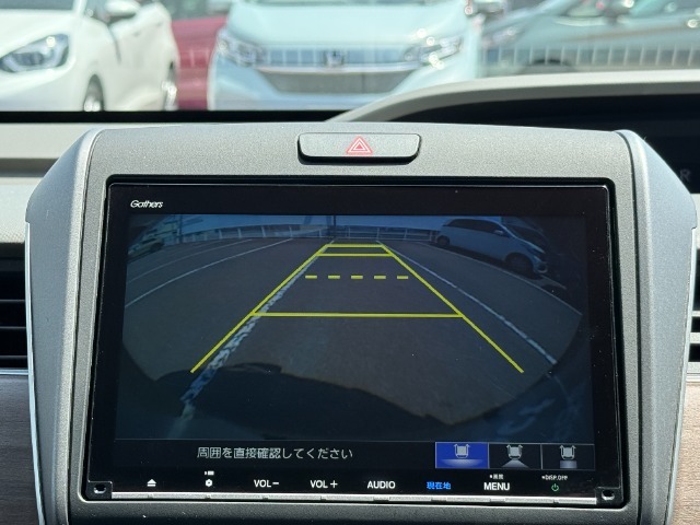 駐車時に便利なバックカメラを装備しています。