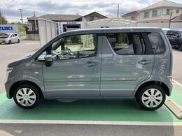 後部座席はプライバシーガラスがついてます。