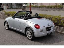 ダイハツエキスパートセンターで、一台一台手作りで作られております♪