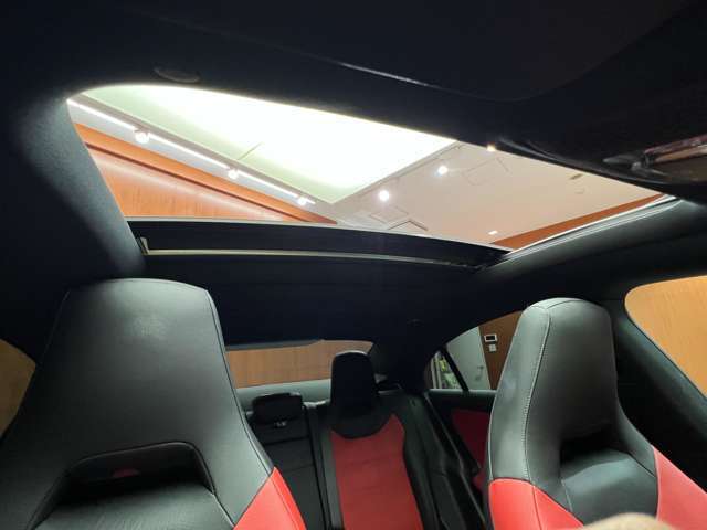ご納車から最長5年保証もご用意しております。走行距離は無制限です。詳細はお問い合わせ下さい。遠方の方もご安心ください。全国のLIBERALA、ガリバー店舗でもアフターサービスを行っております。