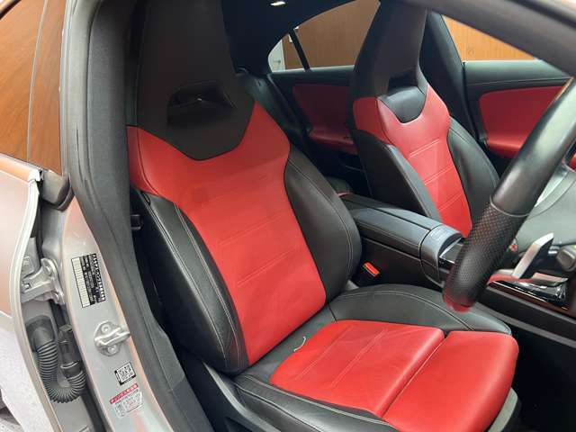 安心してカーライフを始めていただくことが出来るよう、納車前にディーラー整備工場もしくは熟練メカニックが在籍する輸入車専門の整備工場にて点検を行い、必要な整備を実施いたします。
