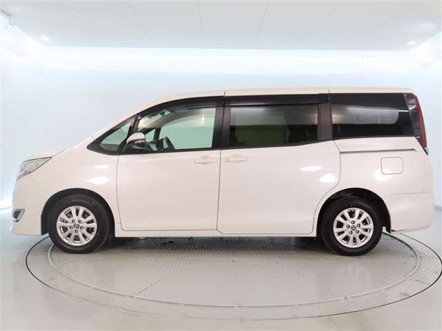 ロングラン保証付き。トヨタのお店で中古車をお買い上げいただいたお客様に安心で快適なカーライフをお約束する。1年間の保証です。