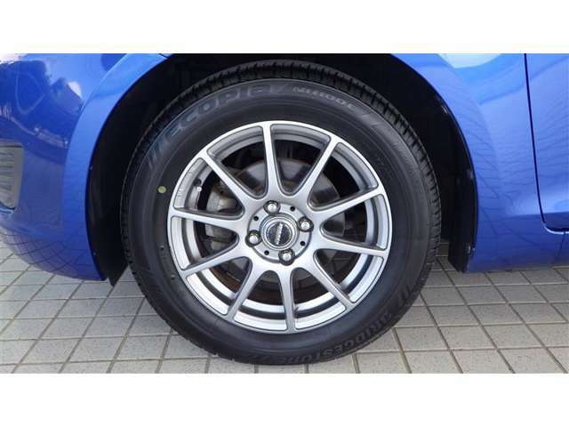 社外15インチアルミ　タイヤサイズ175/65R15