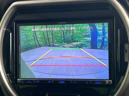 【バックカメラ】駐車時に後方がリアルタイム映像で確認できます。大型商業施設や立体駐車場での駐車時や、夜間のバック時に大活躍！運転スキルに関わらず、今や必須となった装備のひとつです！