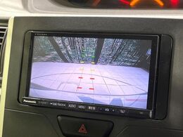 【バックカメラ】駐車時に後方がリアルタイム映像で確認できます。大型商業施設や立体駐車場での駐車時や、夜間のバック時に大活躍！運転スキルに関わらず、今や必須となった装備のひとつです！