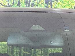 【トヨタセーフティセンス】走行中に前方の車両等を認識し、衝突しそうな時は警報とブレーキで衝突回避と被害軽減をアシスト。より安全にドライブをお楽しみいただけます。