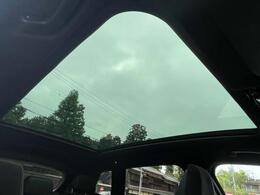 【パノラマガラスサンルーフ】解放感あふれる車内空間を実現します！