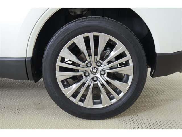 純正19AW！タイヤサイズは225/55R19になります！