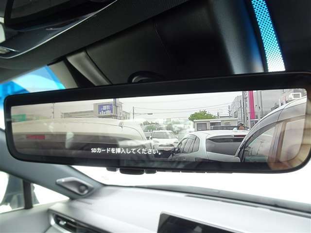 インナーミラー内蔵型ドラレコが付いてます！車両の前後録画が出来ます！