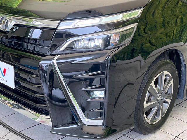 【LEDヘッドライト】悪天候や夜間走行時も良好な視界を確保し安心して運転できる高輝度LEDヘッドライトを装備！点灯速度が早く、消費電力も抑えられています。