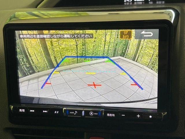 【バックカメラ】駐車時に後方がリアルタイム映像で確認できます。大型商業施設や立体駐車場での駐車時や、夜間のバック時に大活躍！運転スキルに関わらず、今や必須となった装備のひとつです！