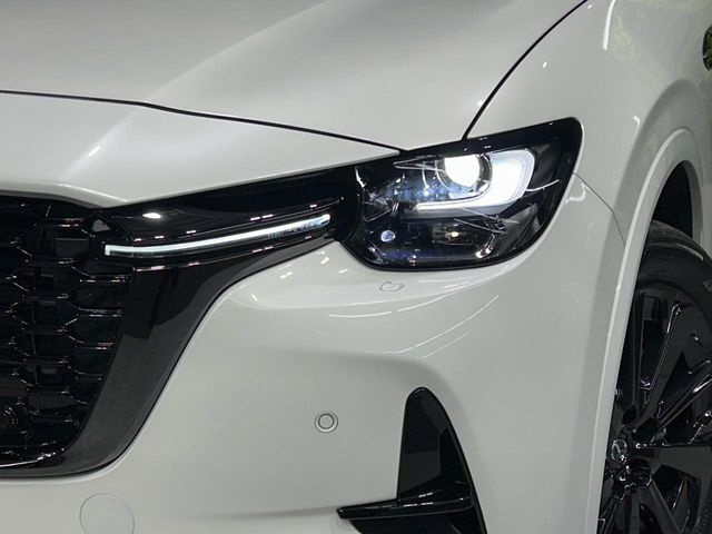 【LEDヘッドライト】悪天候や夜間走行時も良好な視界を確保し安心して運転できる高輝度LEDヘッドライトを装備！点灯速度が早く、消費電力も抑えられています。