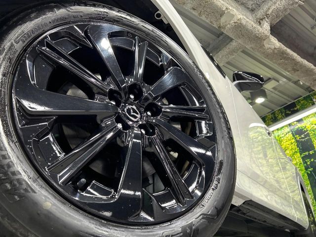 【純正20インチアルミホイール】外観にマッチした純正アルミホイールを装着しております。各種社外アルミホイールや、スタッドレスタイヤも取扱いしております。是非ご相談ください♪