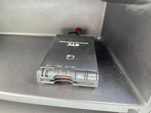 内装はルームクリーニング（室内清掃）後の納車となります♪♪　　プロスタッフがまごころ込めて仕上げます！！
