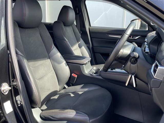 運転席の画像です。店舗にて現車の確認もいただけますので、お電話で在庫のご確認の上是非ご来店くださいませ！！！