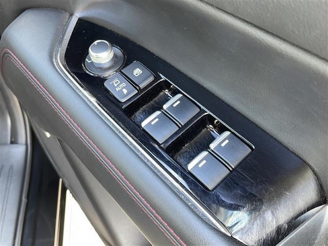 窓操作部の画像です。店舗にて現車の確認もいただけますので、お電話で在庫のご確認の上是非ご来店くださいませ！！！ワクワクするクルマ選びをご提案します！