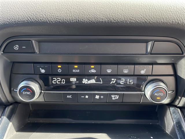 運転席操作部の画像です。店舗にて現車の確認もいただけますので、お電話で在庫のご確認の上是非ご来店くださいませ！！！ワクワクするクルマ選びをご提案します！