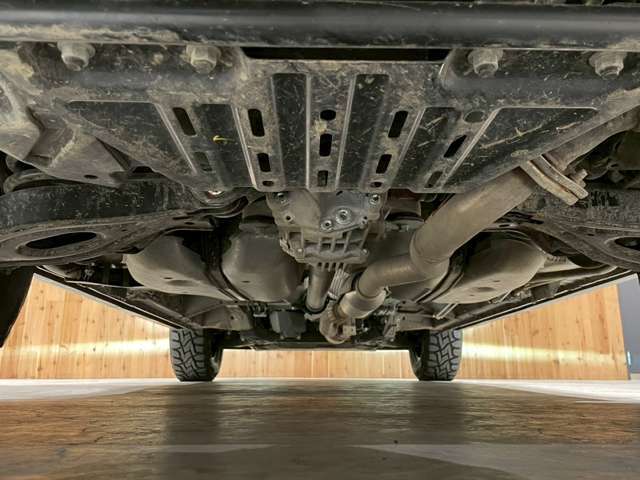 【下廻り】目立つ錆や、オイル漏れもなく安心です！掲載箇所以外にご希望の写真がございましたら、お気軽にお問い合わせ下さい！LINEやメールでお送りさせていただきます。