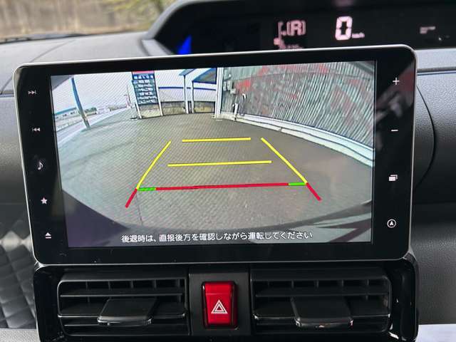 バックカメラ付きなので、駐車も楽です。